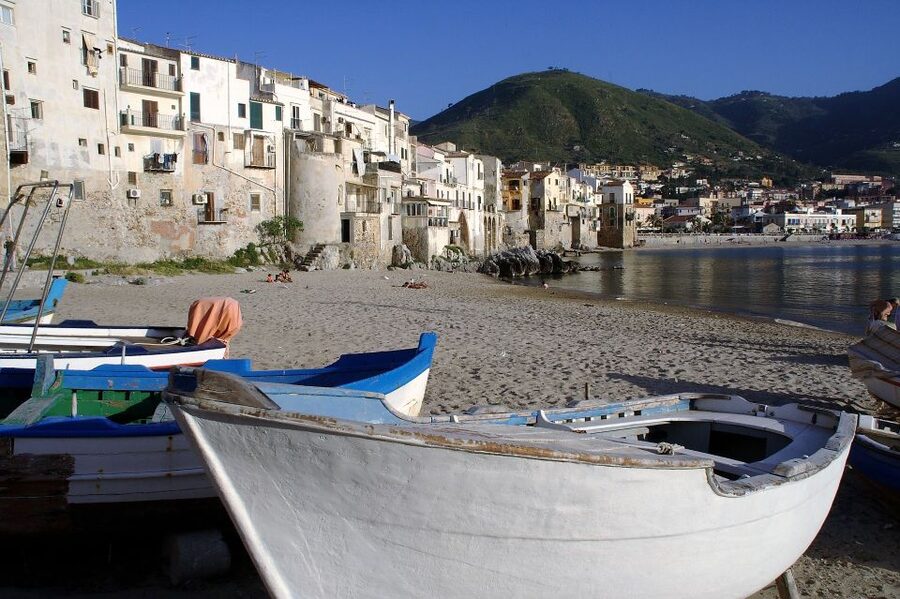 From Palermo: Medieval castle tour of Caccamo and Cefalù. - Where the guide really matters: Tatiana and Giuseppe’s tone