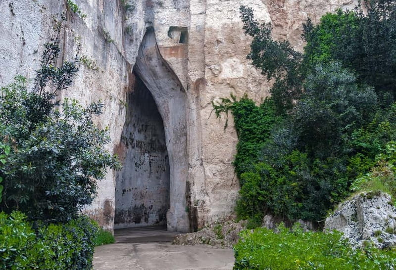 From Taormina: Full-Day Guided Tour of Syracuse - Fountain of Arethusa: the classic Syracuse pause