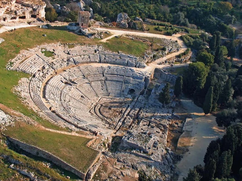 From Taormina: Full-Day Guided Tour of Syracuse - The coach ride north, and how to use it well