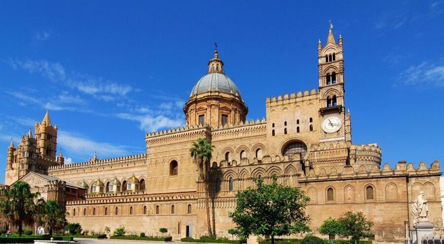 From Taormina: Palermo and Cefalù Day Trip - Piazza Pretoria: Where Palermo Feels Like a Real City