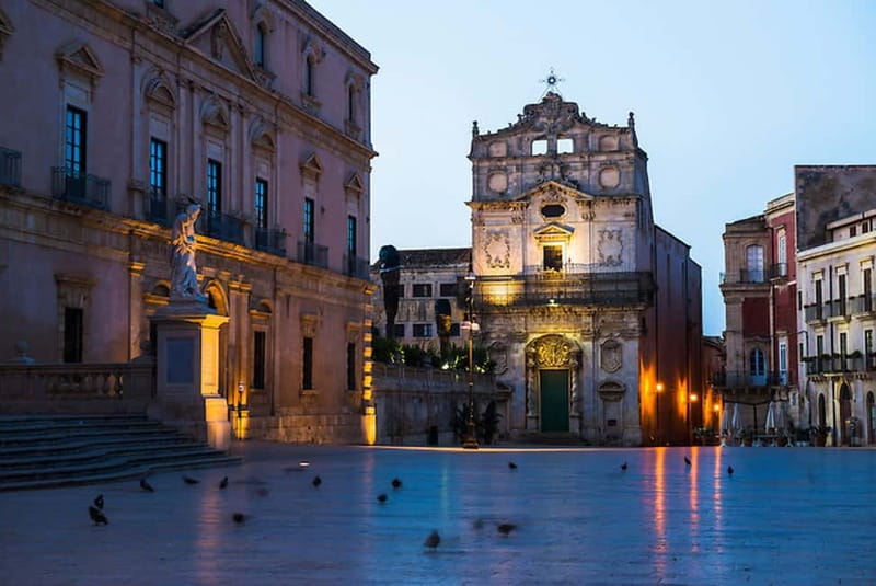 From Taormina: Syracuse Tour with lunch in Food Market - From pickup to Apollo Temple: getting your bearings in old Syracuse