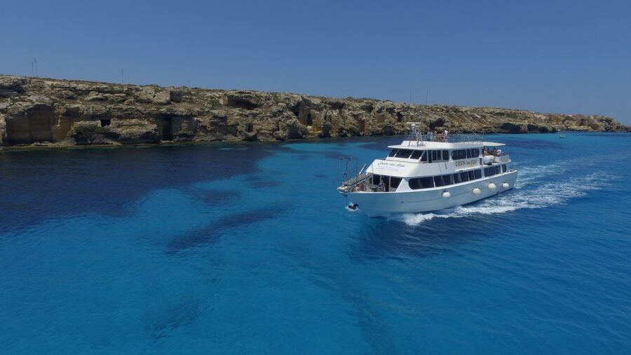 From Trapani: Favignana and Levanzo Mini Cruise with Lunch - Up Toward the Faraglione: Levanzo’s Sea-Stack Moment