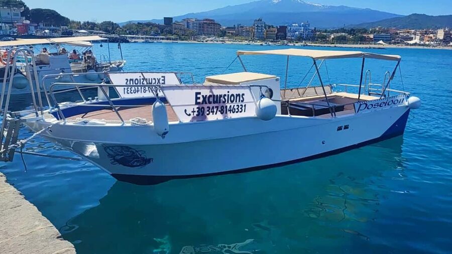 Giardini Naxos: Boat Tour with Aperitif - Grotta dell’amore and the quick photo-stop rhythm