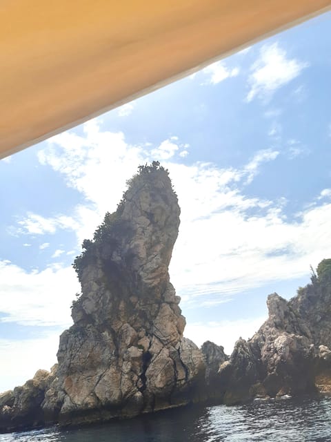 Giardini Naxos: Isola Bella and Grottos Cruise with Aperitif - Boat comfort, timing, and what to pack for a smooth trip