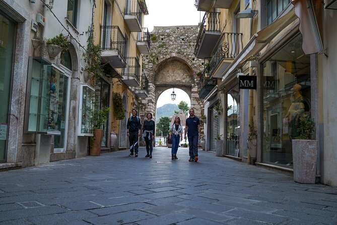 Giardini Naxos, Taormina and Castelmola-White Lotus-From Catania - Corso Umberto: where the boutiques and snack life meet