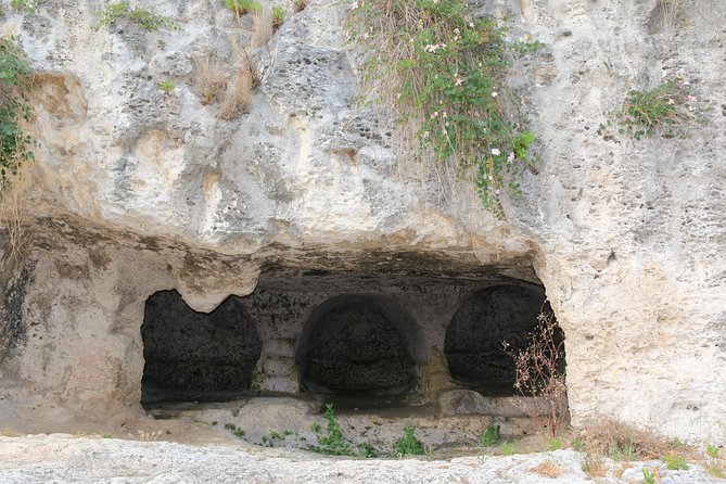 Group guided tour of the archaeological park of Neapolis - A tight 90 minutes of Greek and Roman Syracuse