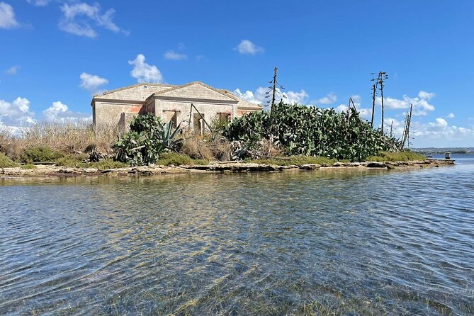 Guided kayak tour inside the Stagnone of Marsala - What the stops and refreshments add to your day