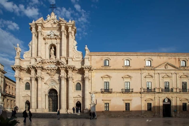 Guided tour of Ortigia with Fish Street Food at the market - Piazza Duomo and the Cathedral Ticket Moment