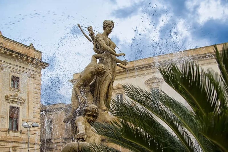 Guided tour of Ortigia with Fish Street Food at the market - Languages: Italian and English, Done on the Same Route