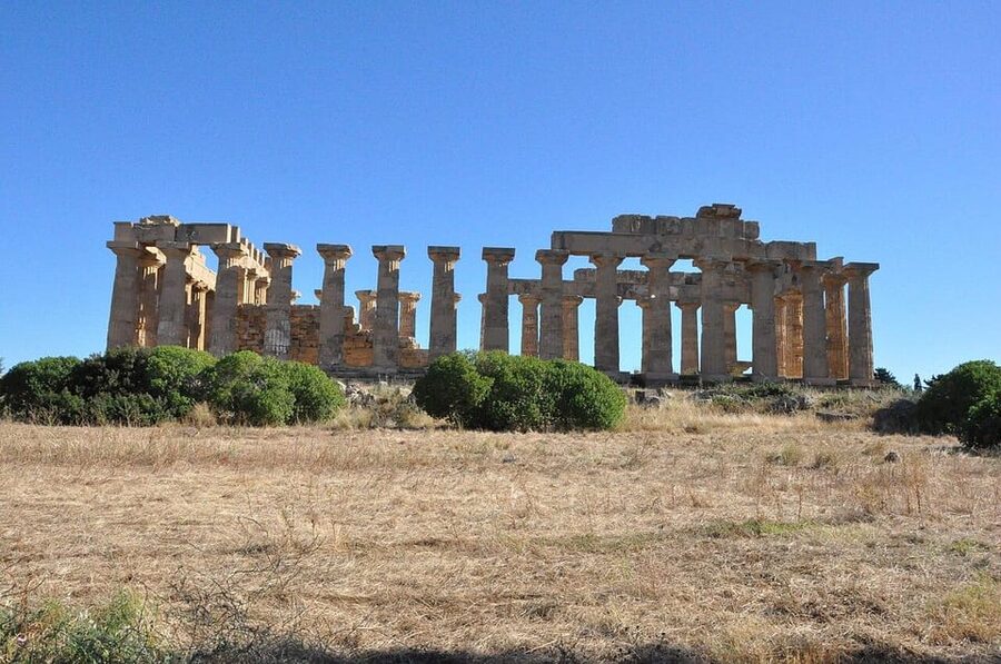 Guided tour of the Selinunte Archaeological Park - Temple of Hera: the Doric columns you can actually read