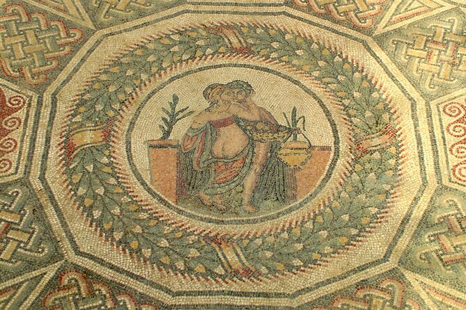 Guided tour of Villa Romana del Casale with skip the line - The public reception route: clientes and the Great Hunt ambulatory
