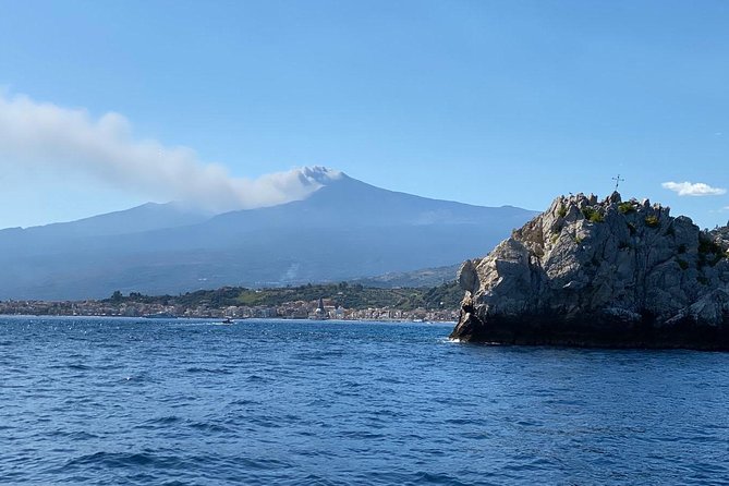 Half day with lunch in luxury private tour - A luxury private boat that actually feels personal