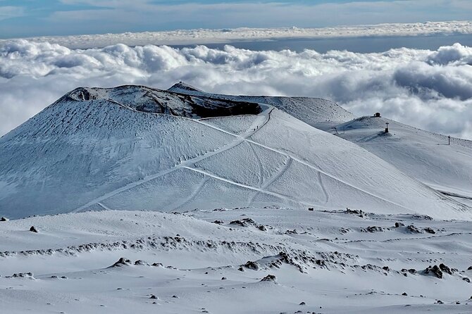 Hike near the summit craters up to the maximum safe altitude currently foreseen - Why this Etna hike reaches the summit rules’ maximum