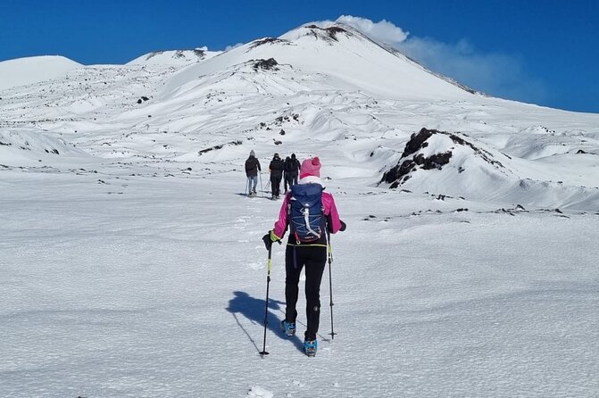 Hike near the summit craters up to the maximum safe altitude currently foreseen - Descent from 3,000 m: the hike down is part of the show