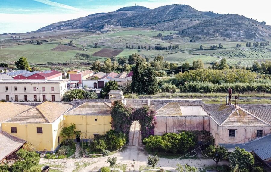 Historical Baglio Florio Adamo tour with wine tasting - Baglio Florio Adamo: Alcamo DOC wine-making in working-era rooms