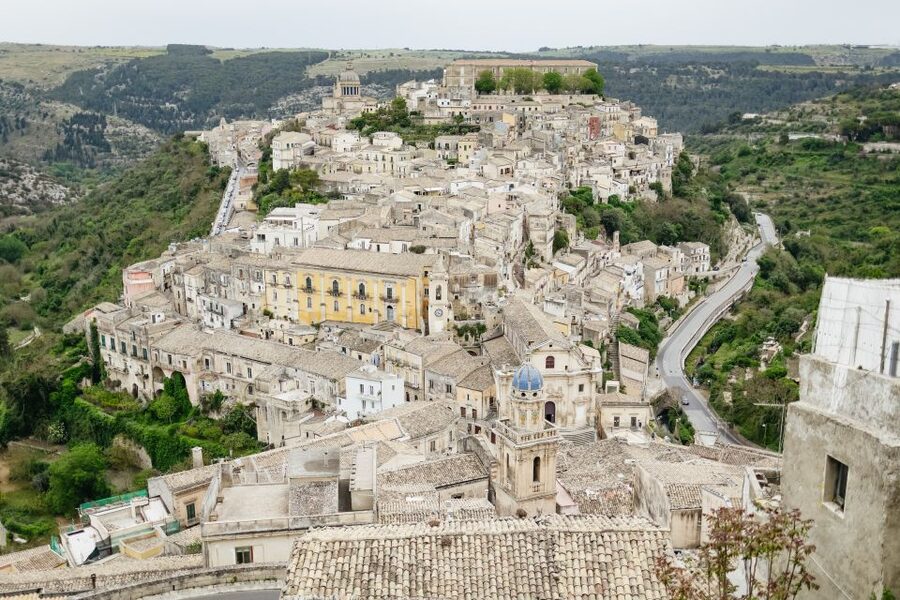 Inspector Montalbano Locations Tour of Southeast Sicily - Da Enzo a Mare lunch: the show’s fish-restaurant connection