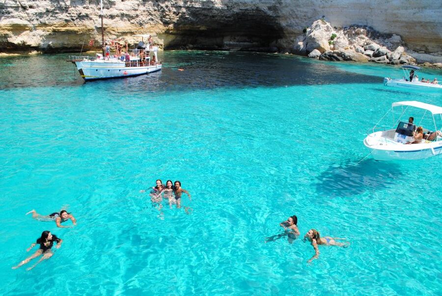 Lampedusa: Pirate Ship Boat Tour with Lunch and Music - Lunch, Cocktails, and the Live Music Party