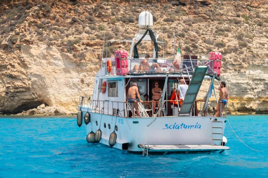 Lampedusa: Yacht excursion, swimming stops and typical lunch - Getting to the boat: Via Alessandro Volta and a morning start