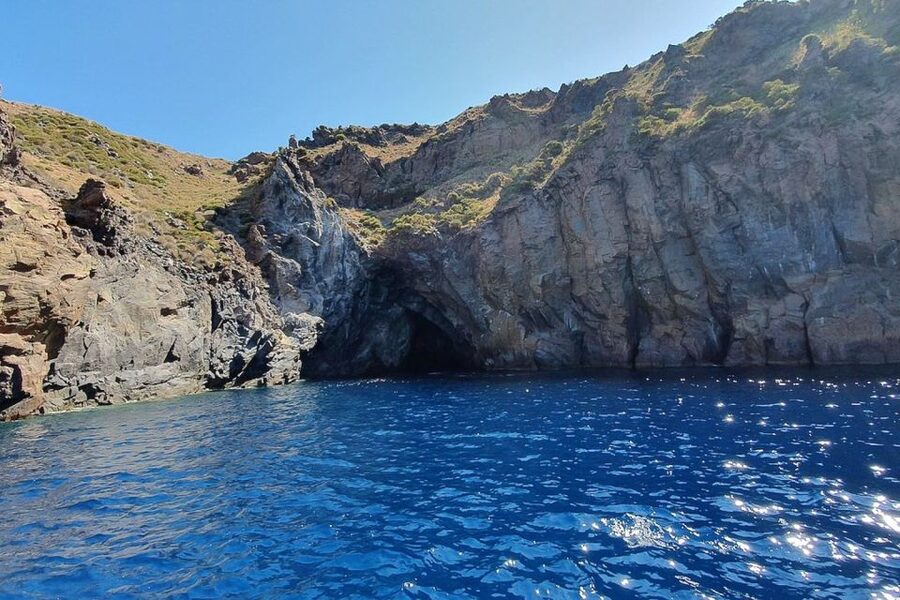 Lipari: Boat Tour of Vulcano Island with Disembarkation Stop - Lipari departure, where the day starts