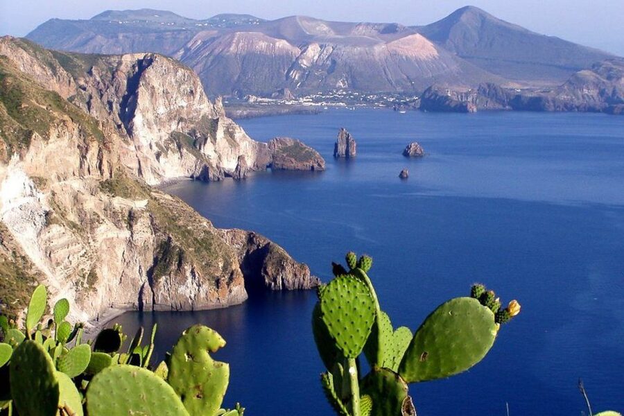 Lipari: Boat Tour of Vulcano Island with Disembarkation Stop - Grotta degli Angeli and Faraglioni pass-by moments