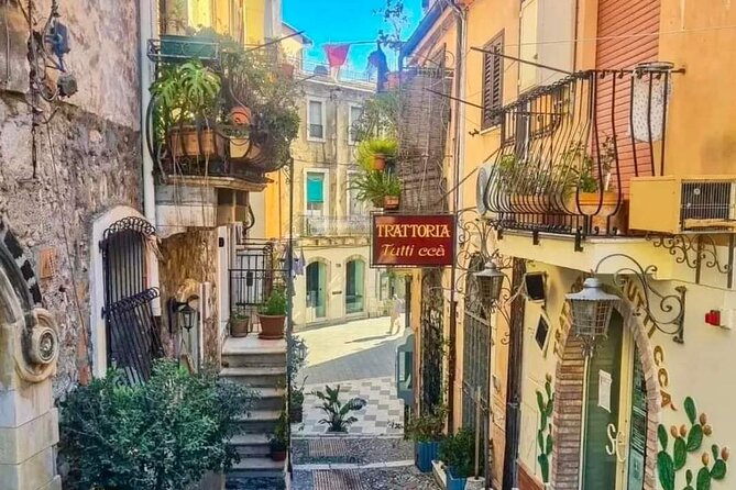 Messina Private Excursion Savoca Taormina and Castelmola - Taormina: shops, churches, and the one-way-in pedestrian reality