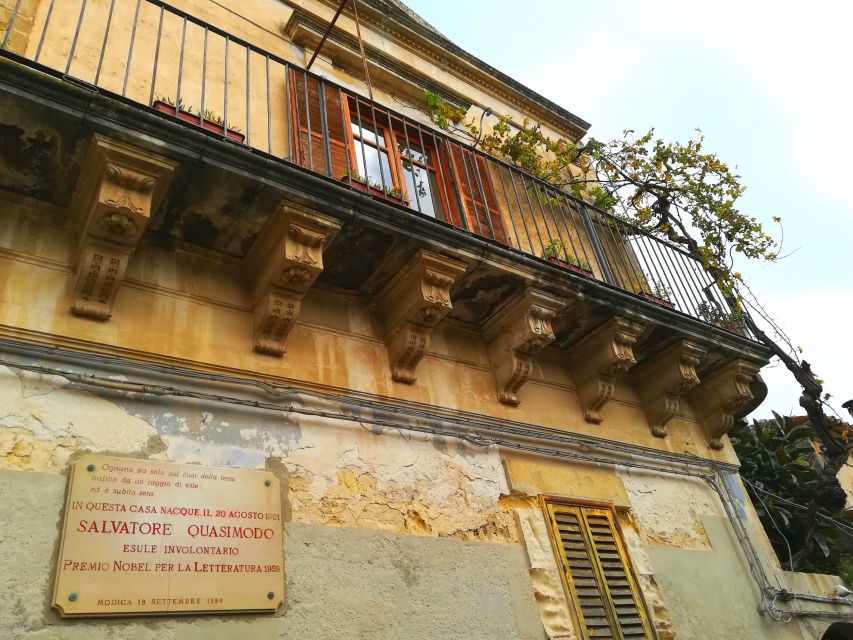 Modica private tour: the chocolate town in Sicily - Castle of the Counts remains: medieval traces on a rocky perch