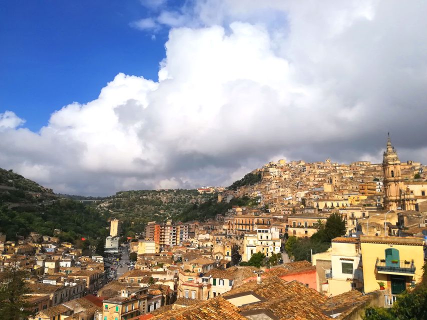 Modica private tour: the chocolate town in Sicily - Meeting in the right spot: Cathedral of San Giorgio area