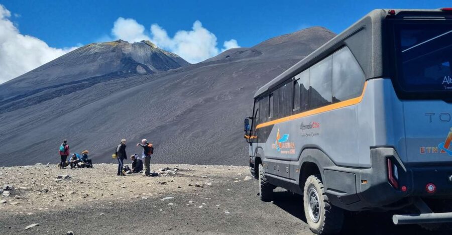 Mount Etna: Ascent to 2800m by 4x4 - Up the volcano in a real 4x4 bus