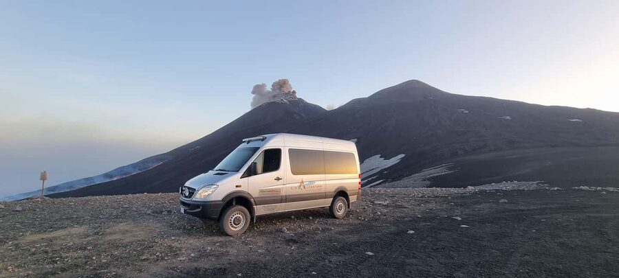 Mount Etna: Ascent to 2800m by 4x4 - Learning Etna from a volcanologist guide