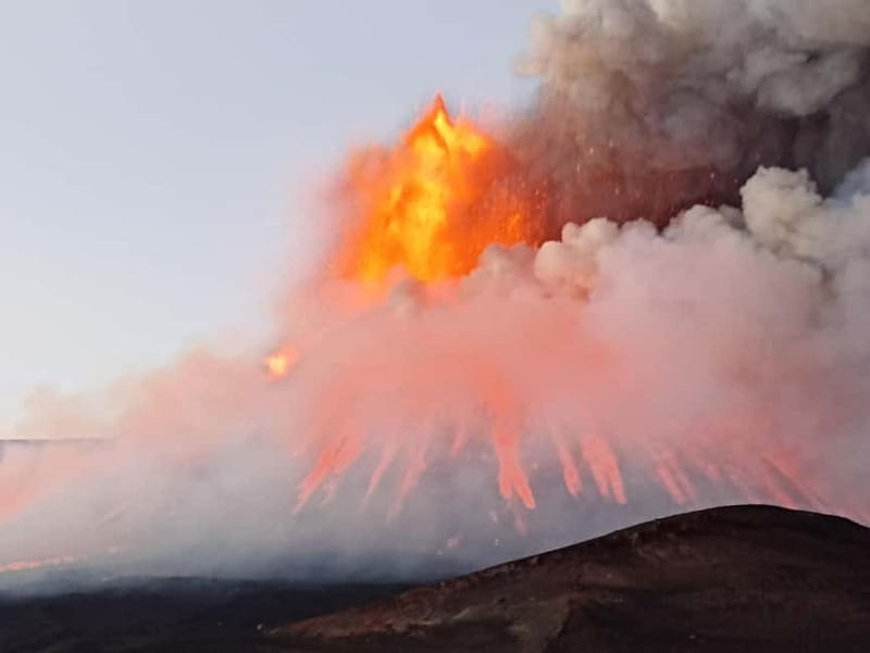 Mount Etna: Summit Tour by Jeep and Cable Car - A volcano day that starts at La Baita 3L Ski-Lab