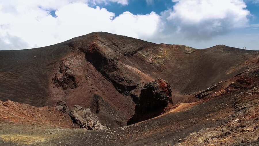 Mount Etna: trek with vintage car, tasting sicilian produtcs - Getting Up the Volcano: Pickup, Two Vehicle Options, and a Real Plan