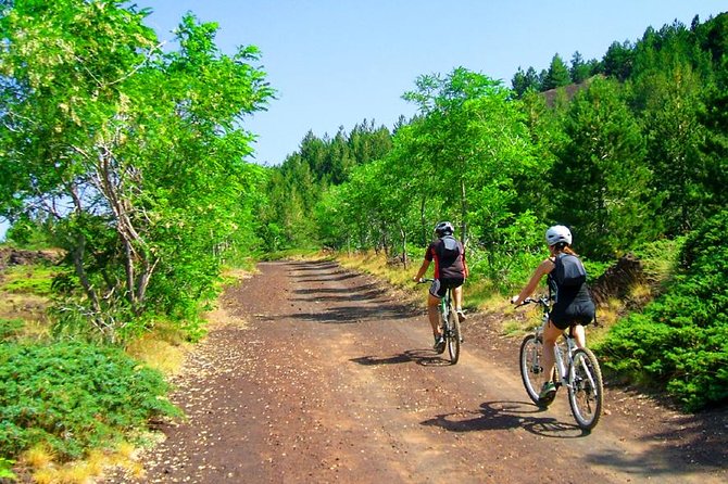 Mountain Biking Etna by MTB or E-Bike - MTB 29er vs E-MTB: Choosing the Effort Level