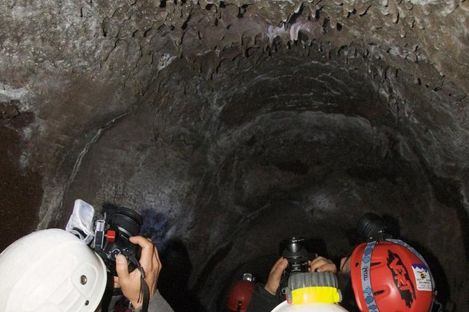 Mt. Etna nature and flavors half day Tour from Catania - Grotta dei Tre Livelli: short cave time that’s actually worth it
