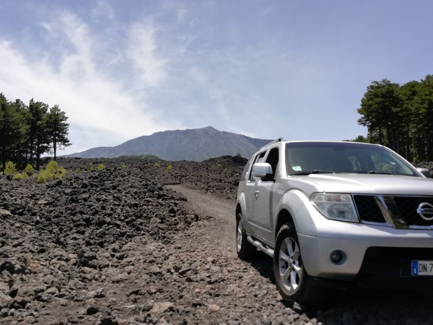 Mt. Etna: Private Tour in 4x4 from Taormina - Etna Park and the guided stops that give meaning to the views