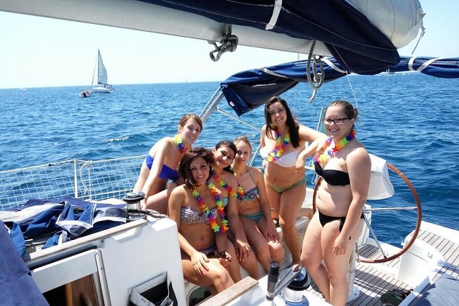 My sailing tour in Catania - Getting started at Caffè del Porto and settling onto a clean, comfortable boat