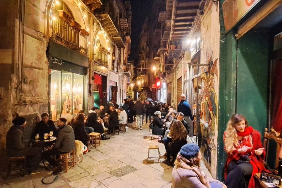 Napoli tour: alla scoperta del centro storico - Key things that make this Naples walk different