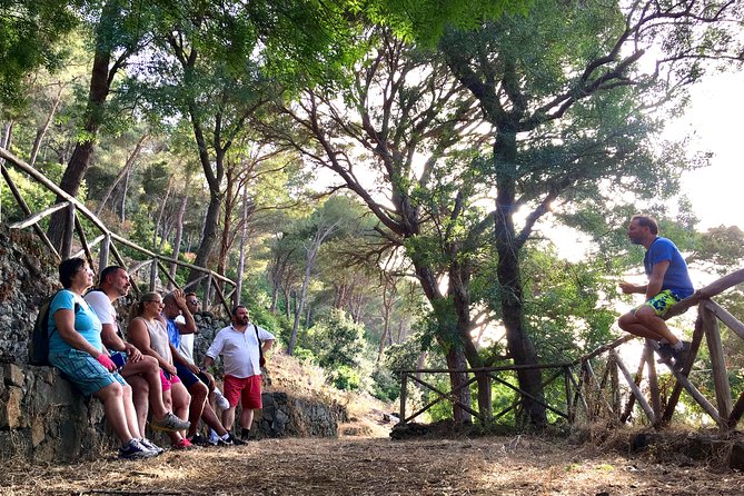 Naturalistic excursion to Ustica - Flora and fauna spotting that turns into a conversation