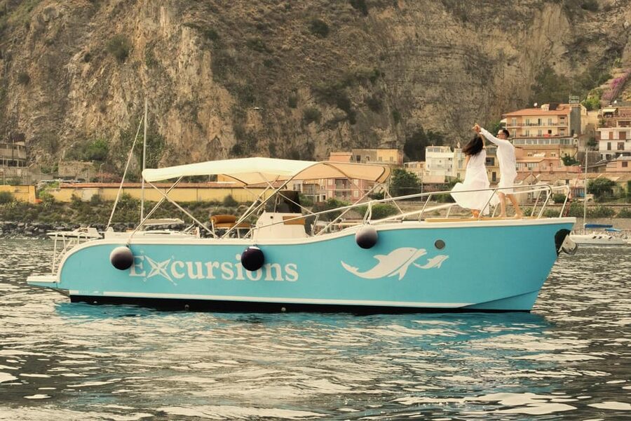 Naxos: Cruise on Isola Bella with swimming, fruit & prosecco - From Giardini Naxos to Taormina: the coast is the attraction