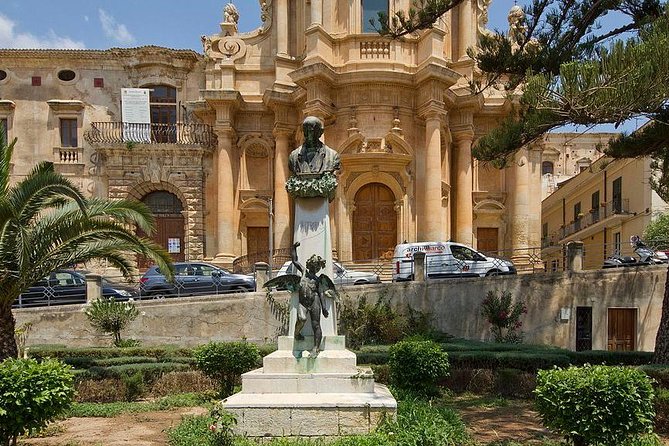 Noto Private Tour from Syracuse with sicilian "Arancino" - Syracuse-to-Noto drive: the views you actually get time to enjoy