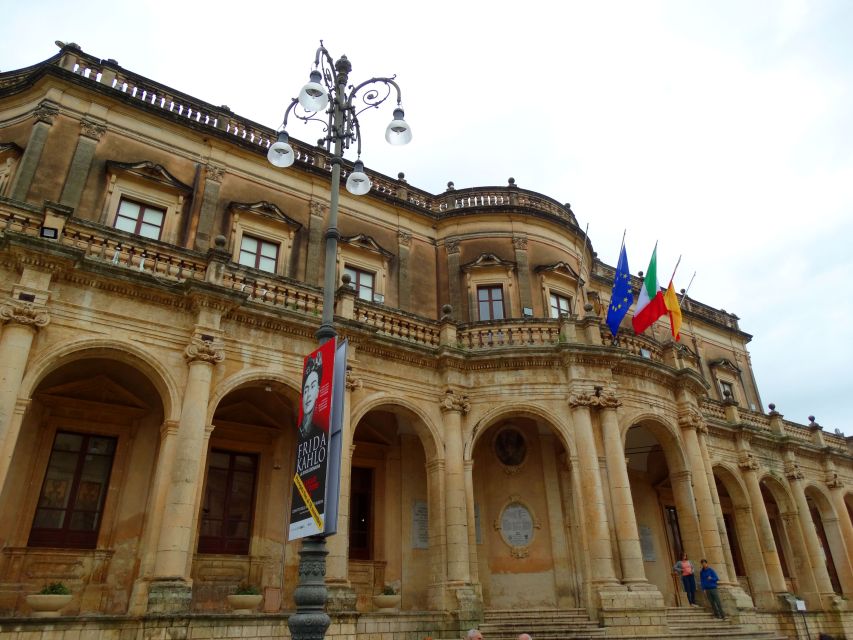 Noto: Sicilian Baroque Architecture Guided Walking Tour - Santa Chiara’s stucco columns and apostle statues up close