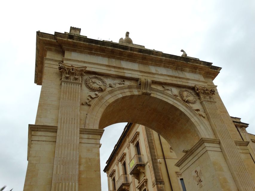 Noto: Sicilian Baroque Architecture Guided Walking Tour - The Cathedral of San Nicolò: honey-colored stone and a rebuilt legacy