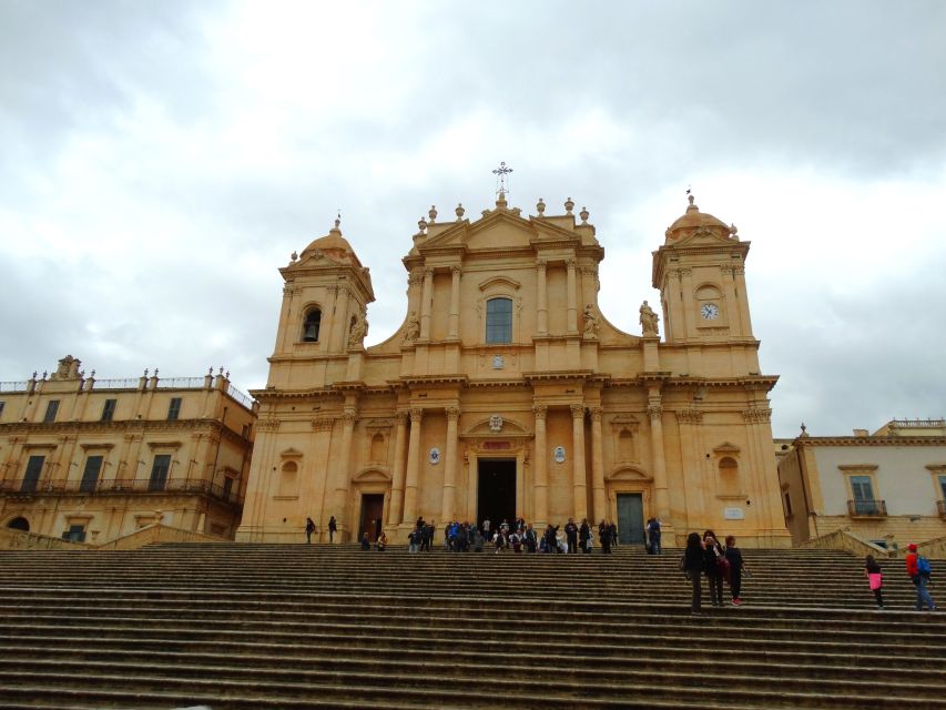 Noto: Sicilian Baroque Architecture Guided Walking Tour - S. Francesco and the first climb into Baroque interiors