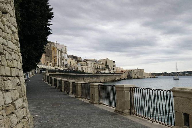 Ortigia city Tour - Fonte Aretusa: the fresh-water spring and Greek legend symbolism