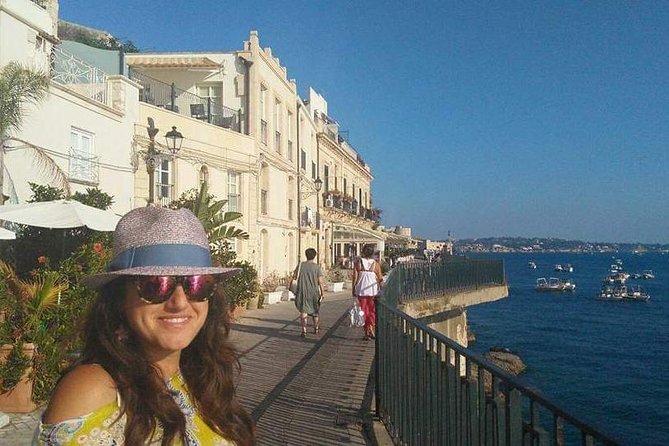 Ortigia city Tour - Mercato di Ortigia: walking through local food life