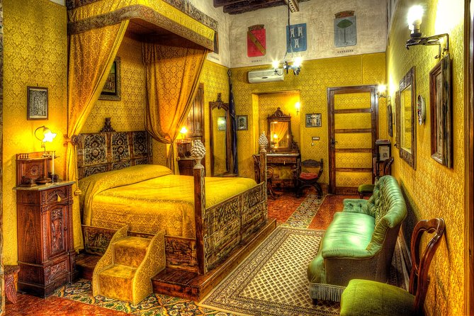 Palazzo Conte Federico - Being shown around by the family, not a script