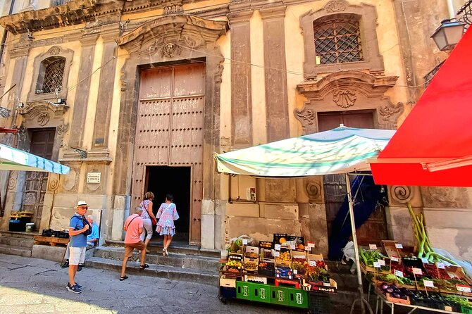 Palermo, a tour of unique monuments and colorful markets - Grotta dei Beati Paoli, the darker side of Palermo legends