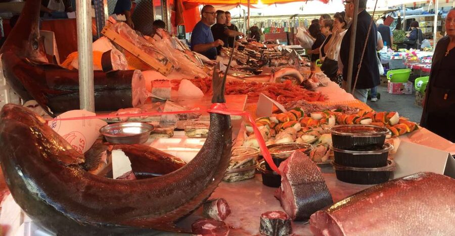 Palermo: Authentic Sicilian Cooking Class with Gourmet Lunch - Finding Fulvio at Piazza Federico Chopin, then up to the kitchen