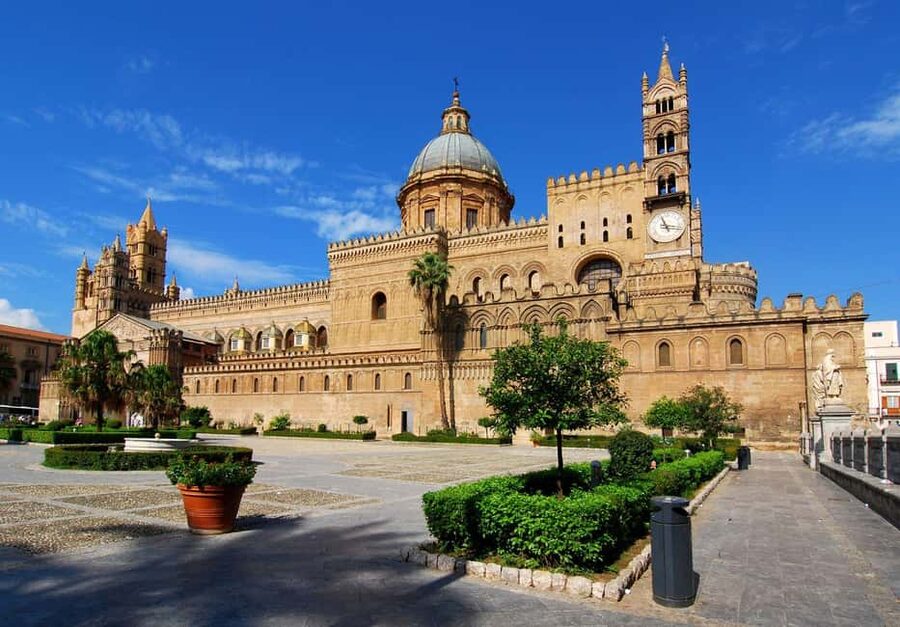 Palermo: City & Palazzo dei Normanni Guided Walking Tour - Piazza Pretoria and Quattro Canti, plus what makes the squares work