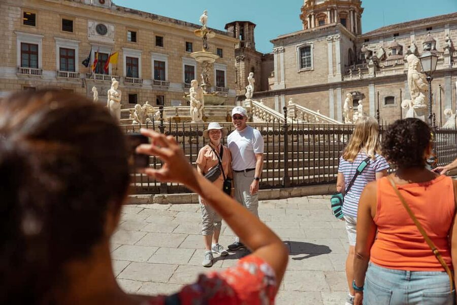 Palermo: City & Palazzo dei Normanni Guided Walking Tour - Cappella Palatina, the real visual payoff
