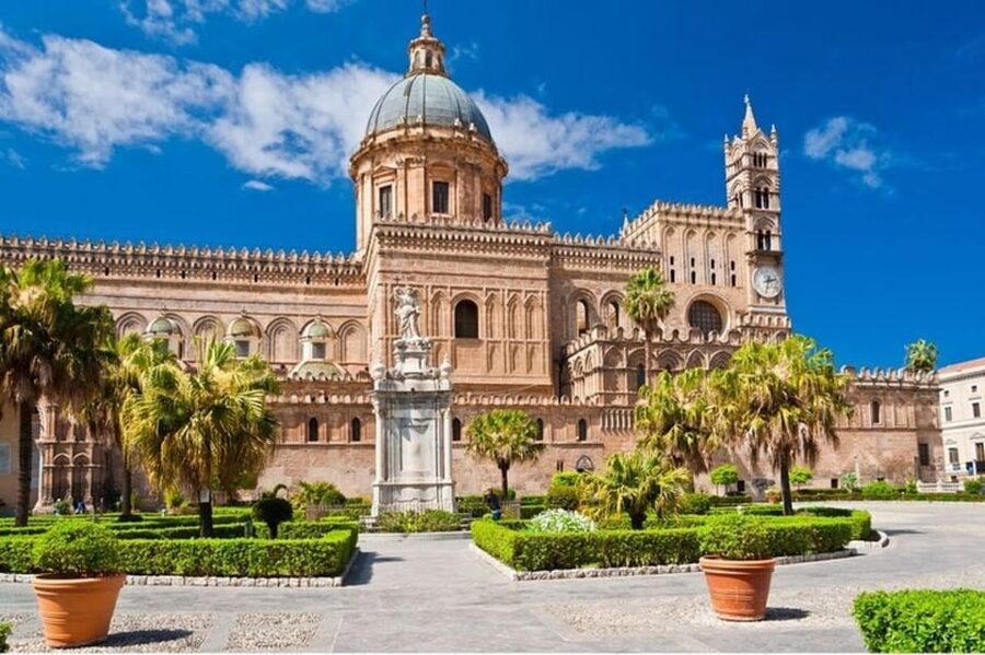 Palermo: Must-See Attractions Walking Tour - Piazza Pretoria and Palazzo Pretorio: Where Power Shows Up in Sculpture